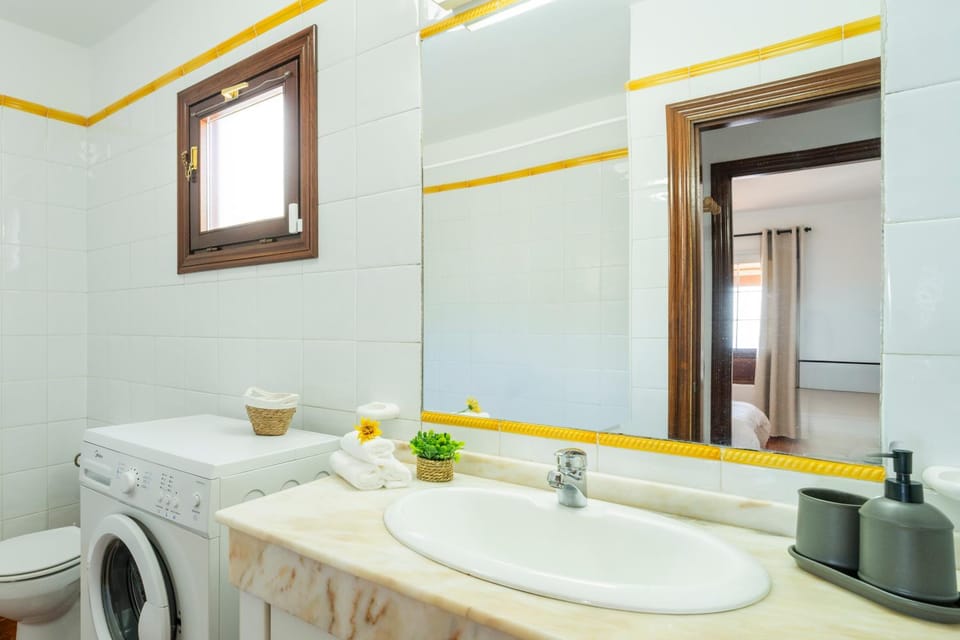 Bathroom, towels, washing machine