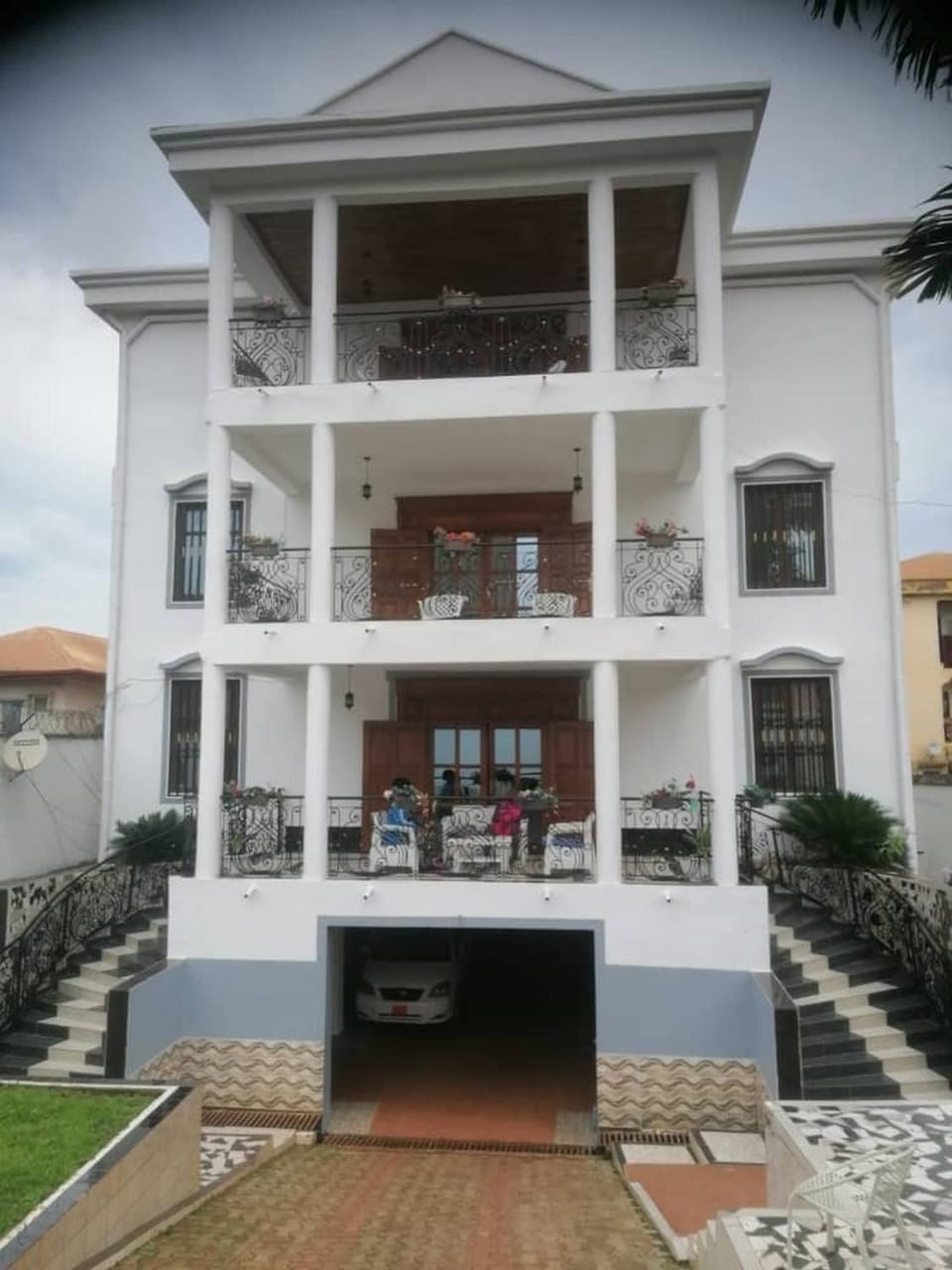 Maison Blanche Biteng House in Yaoundé