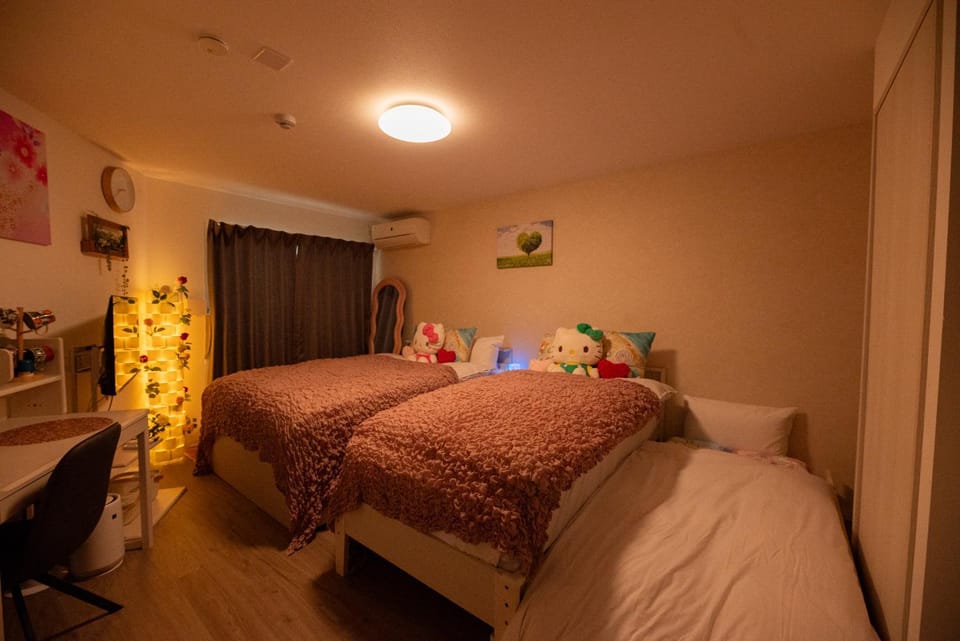 Bed, Photo of the whole room, Bedroom