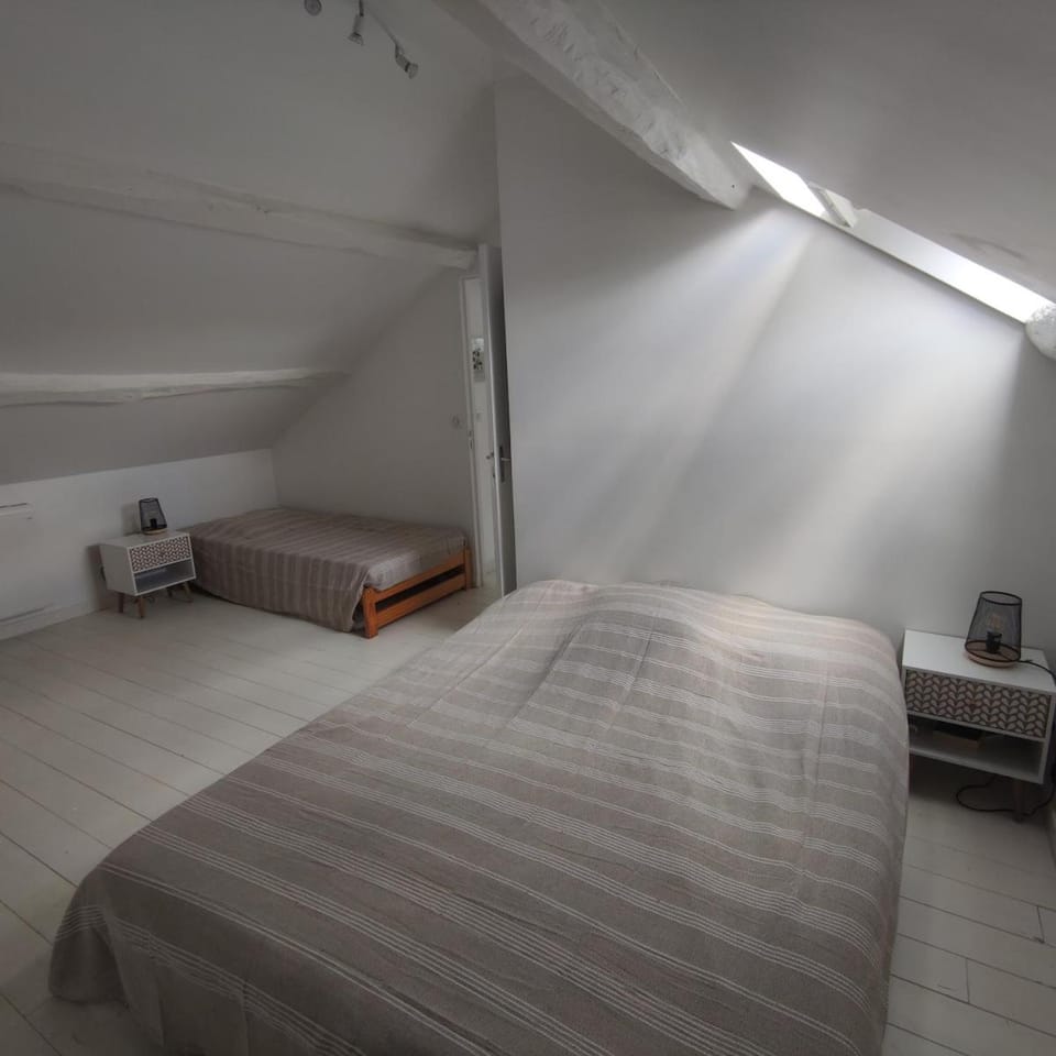 Le Toit du Lac - Tennis, Piscine et Vue sur le Lac House in Bourgogne-Franche-Comté