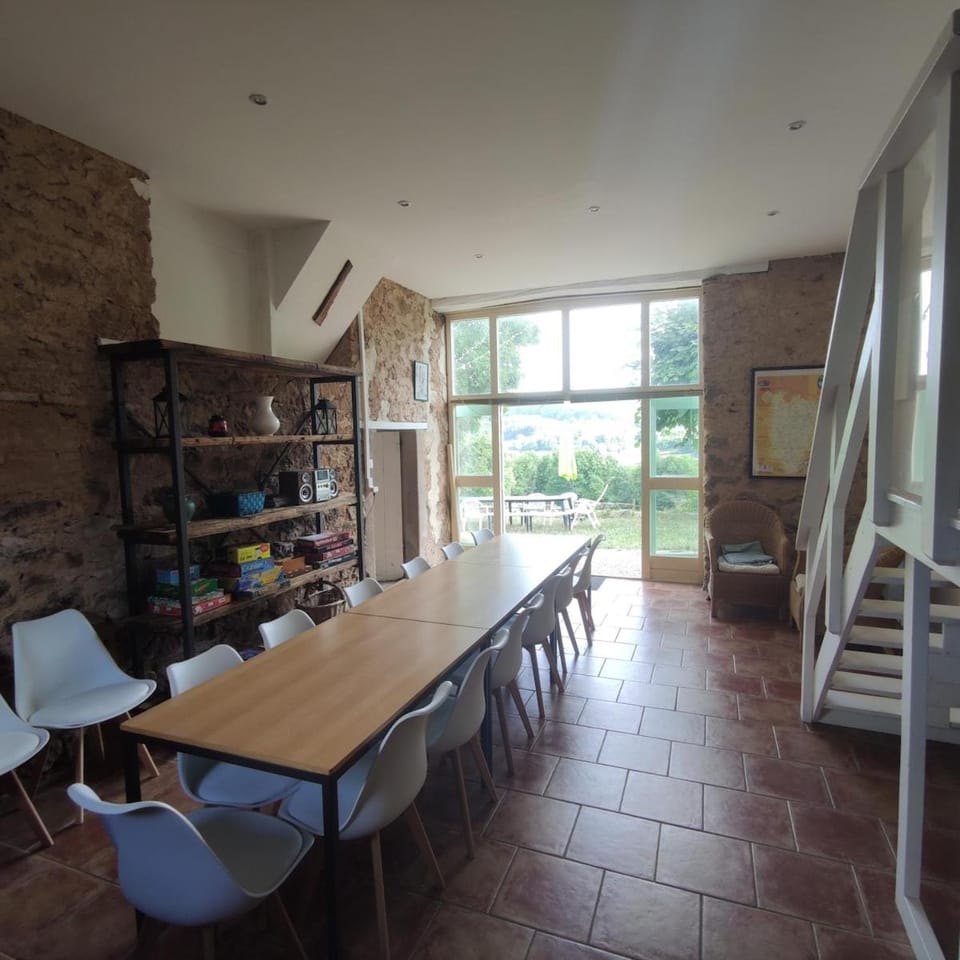 Le Toit du Lac - Tennis, Piscine et Vue sur le Lac House in Bourgogne-Franche-Comté