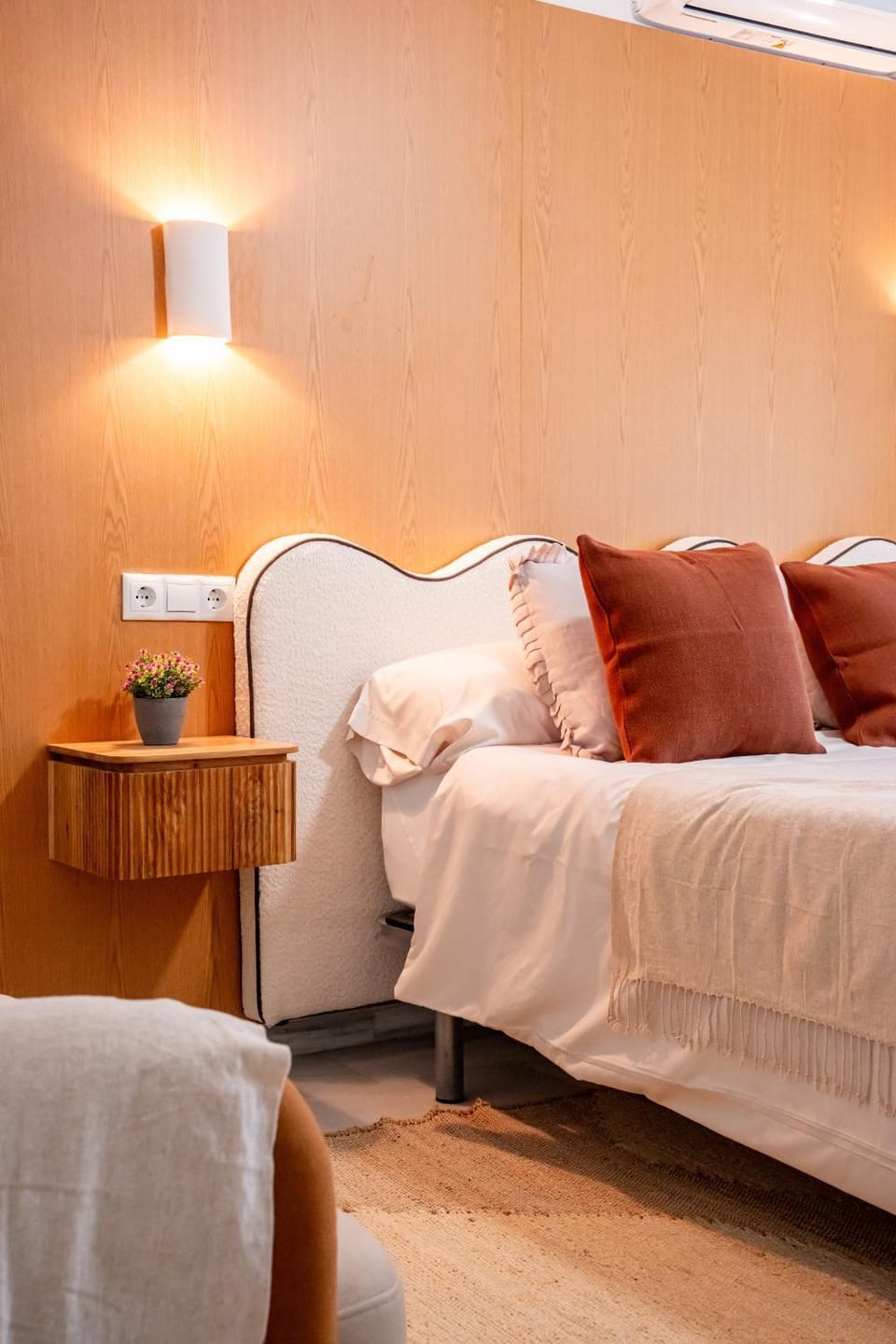Bed, TV and multimedia, Photo of the whole room, Bedroom, air conditioner
