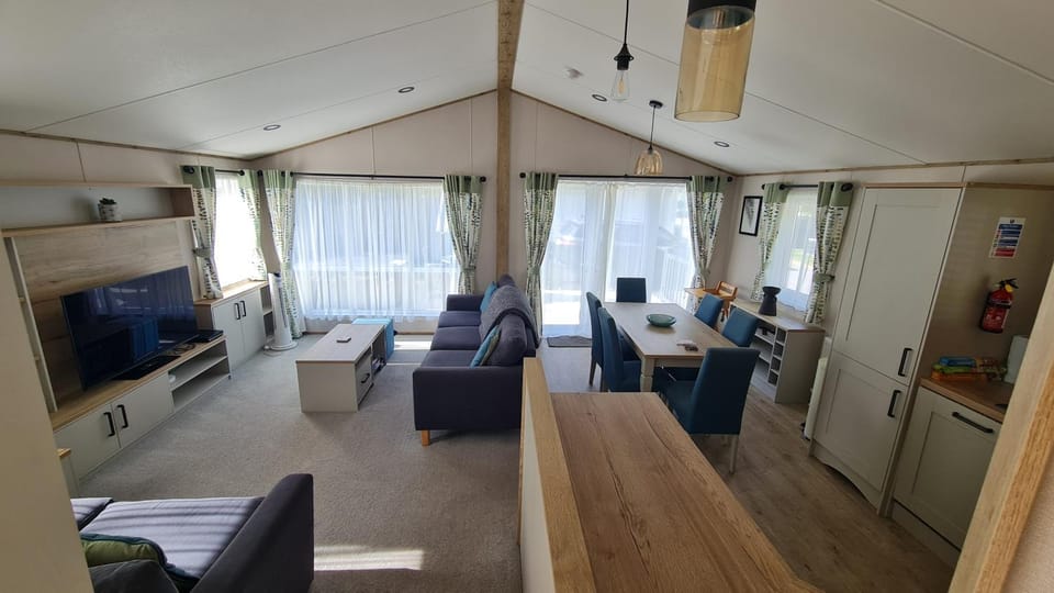 Stunning Luxury double width 3 bedroom Lodge with Hot Tub at Hoburne Devon Bay Campground/ 
RV Resort in Paignton