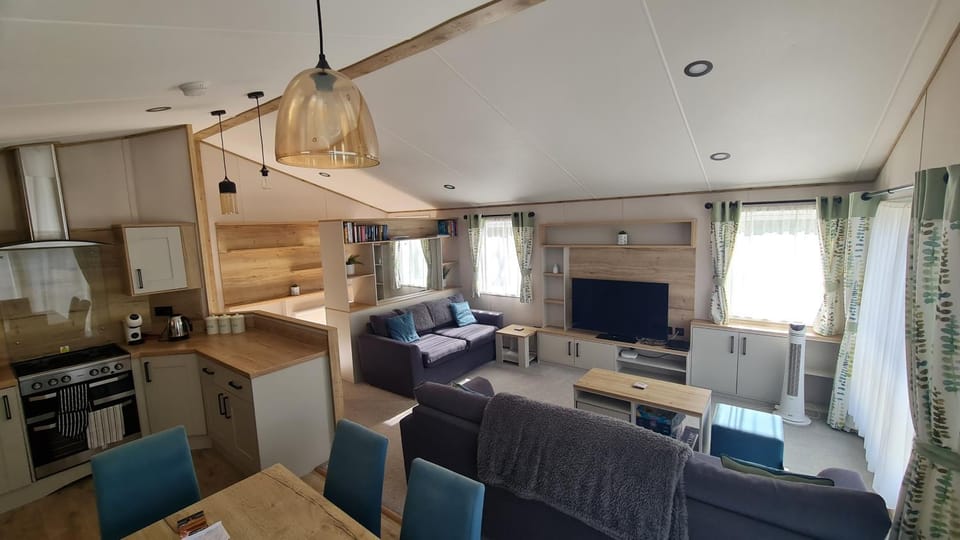 Stunning Luxury double width 3 bedroom Lodge with Hot Tub at Hoburne Devon Bay Campground/ 
RV Resort in Paignton