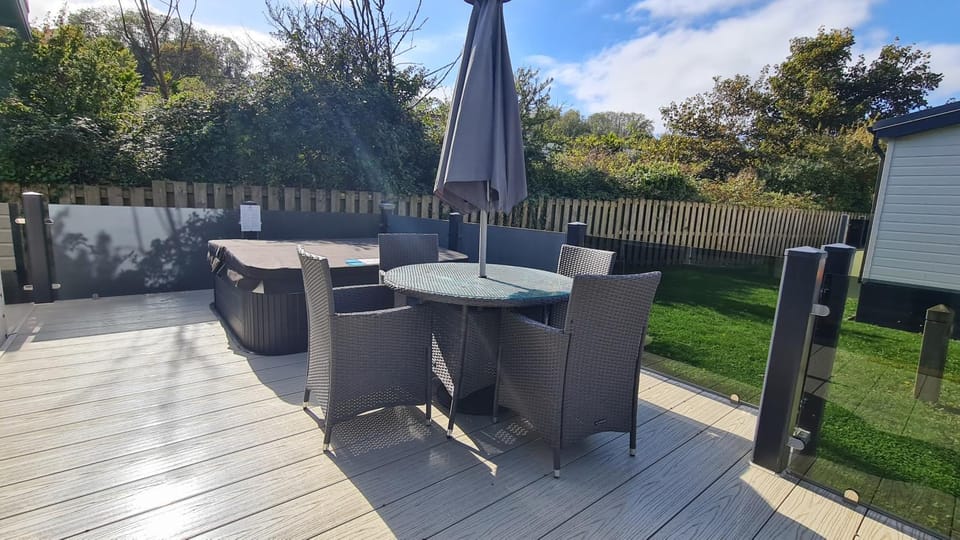 Stunning Luxury double width 3 bedroom Lodge with Hot Tub at Hoburne Devon Bay Campground/ 
RV Resort in Paignton