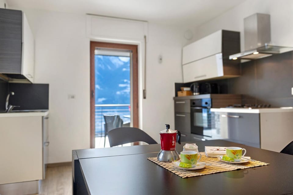 Property building, Kitchen or kitchenette, Living room
