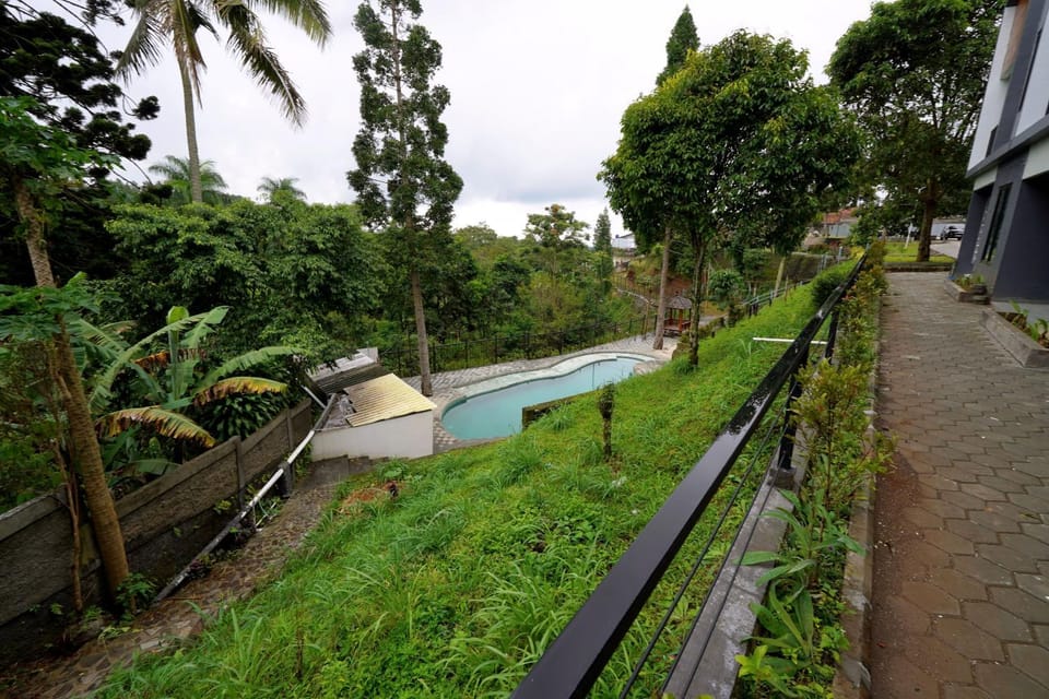 Naava Village Hotel in Cisarua