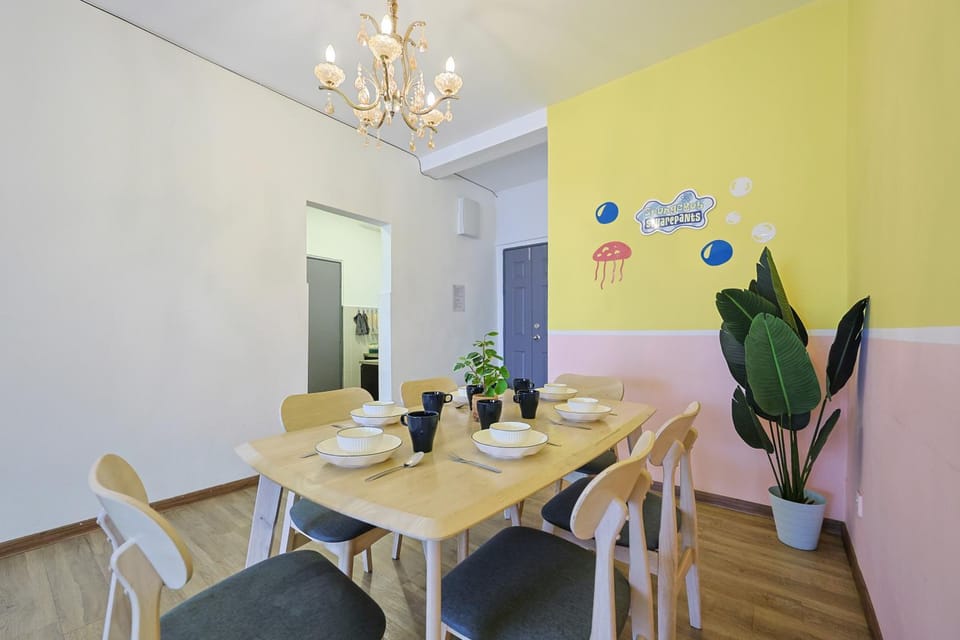 Living room, Seating area, Dining area
