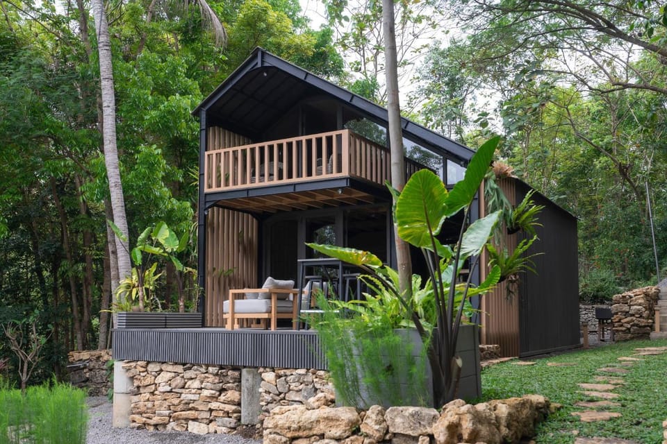 Property building, Patio, Natural landscape, Garden, Balcony/Terrace
