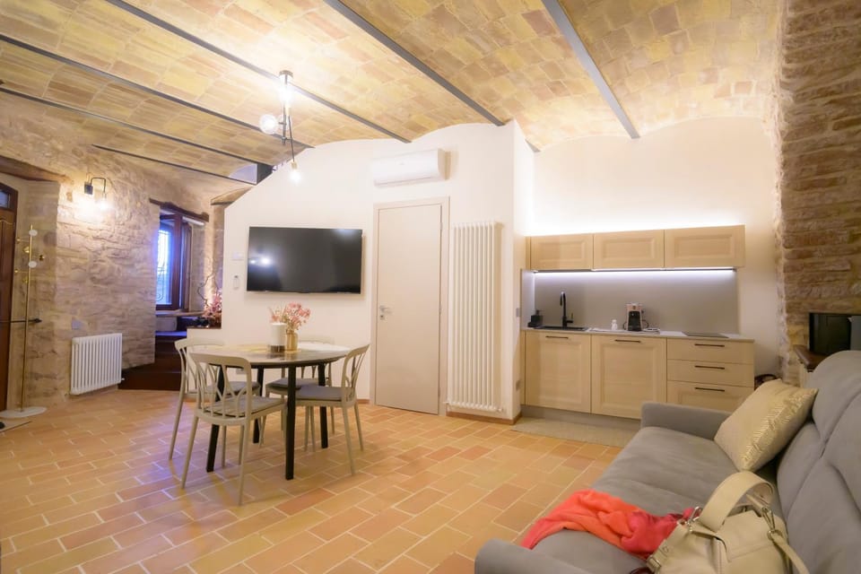 TV and multimedia, Kitchen or kitchenette, Living room, Seating area, Dining area
