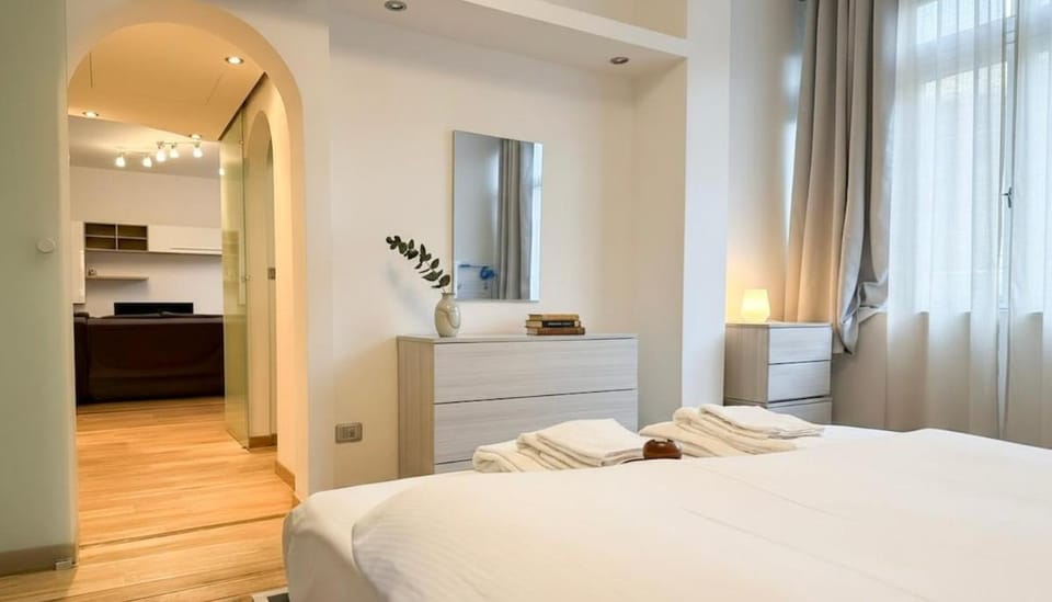 Photo of the whole room, Bedroom, towels
