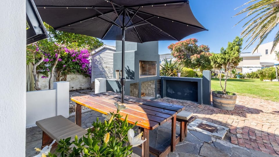 Patio, Day, Garden, Dining area, Garden view