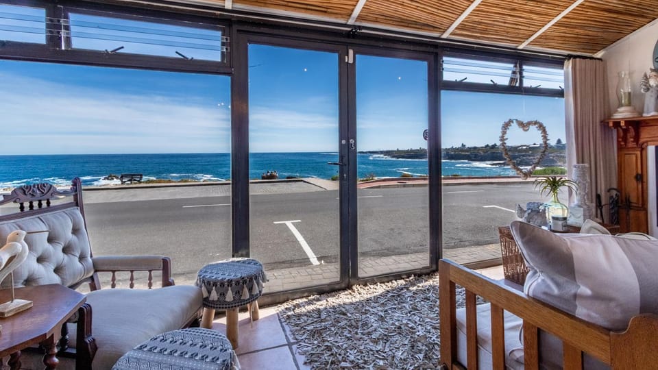 Day, Natural landscape, Balcony/Terrace, Seating area, Sea view