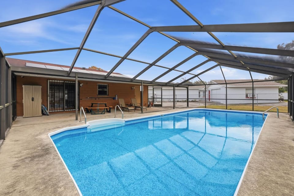 Pool view, Swimming pool, sunbed