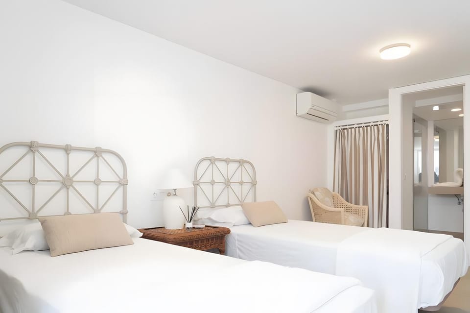 Property building, Living room, Bedroom