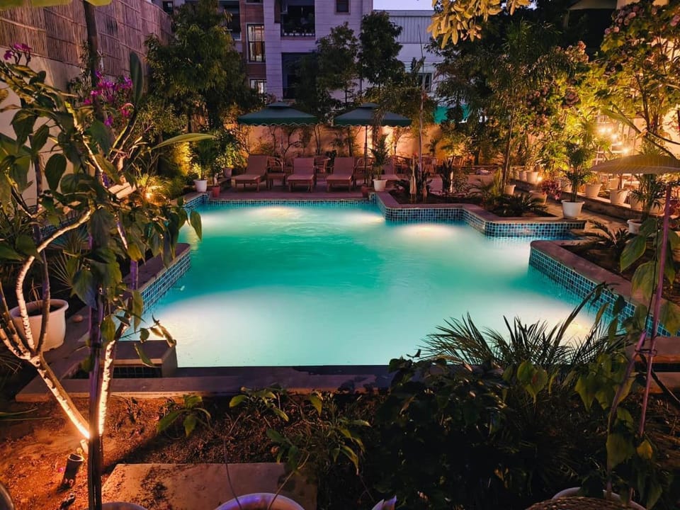 Swimming pool