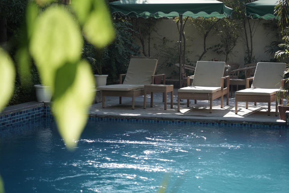 Seating area, Pool view