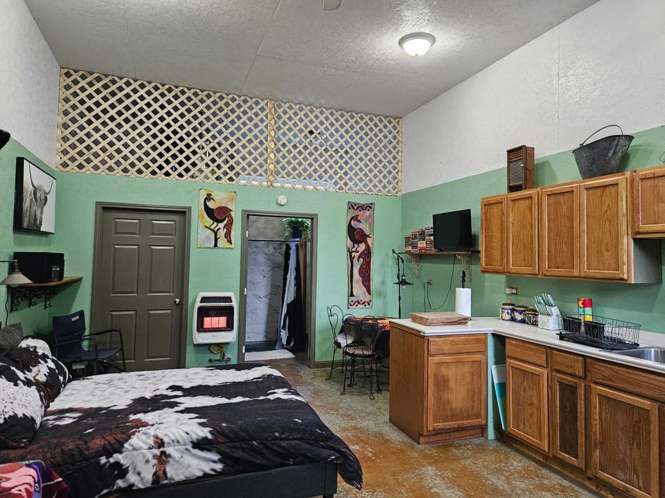 Secluded one room house on 235 acres House in West Virginia