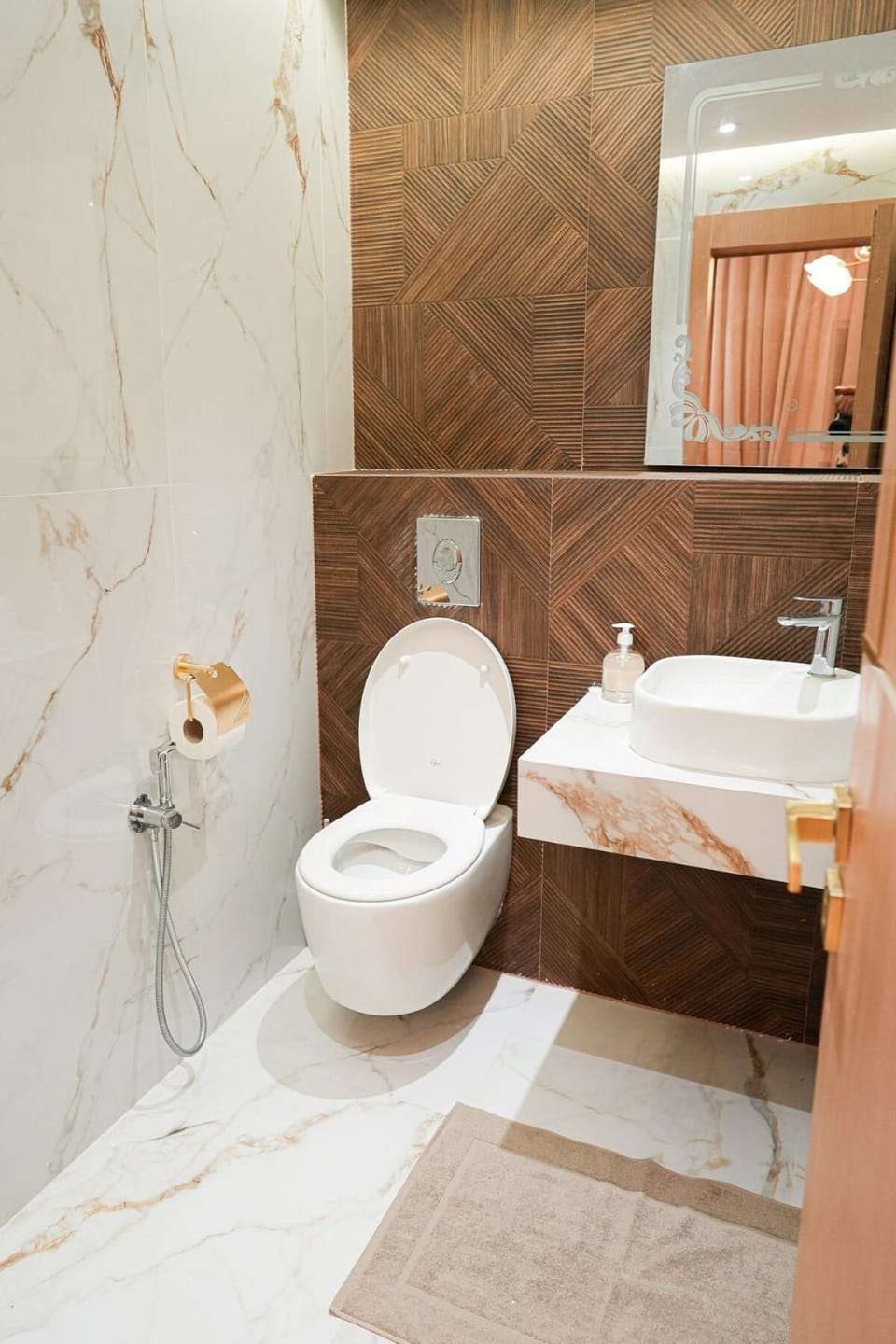 Toilet, Bathroom, bidet, towels