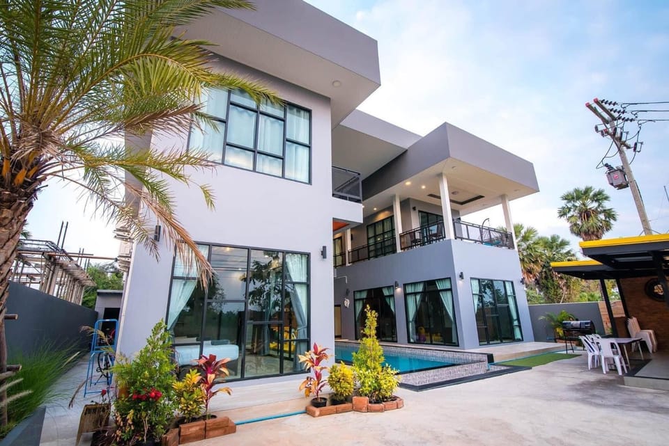 บ้านบรรยากาศ พูลวิลล่าชะอำ House in Thailand