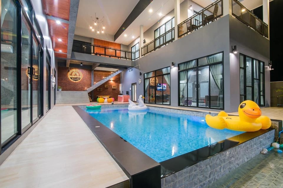 บ้านบรรยากาศ พูลวิลล่าชะอำ House in Thailand