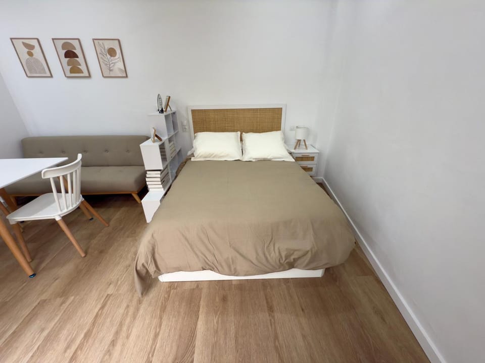 Bed, Photo of the whole room, Bedroom