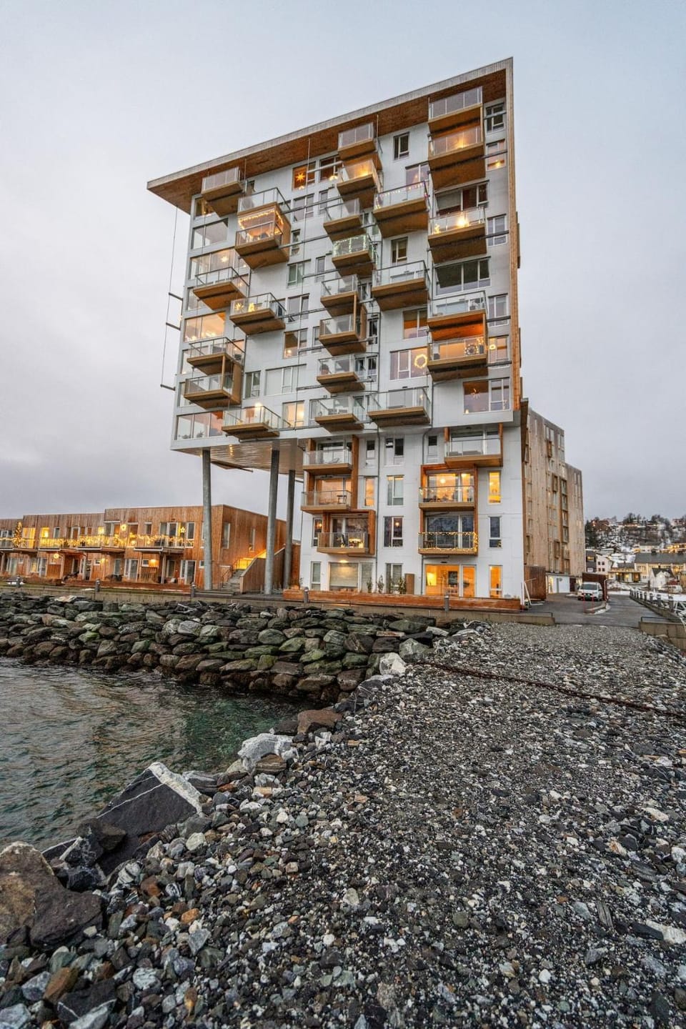 Deluxe Arctic Seafront with Sea & Mountain views Apartment in Tromso