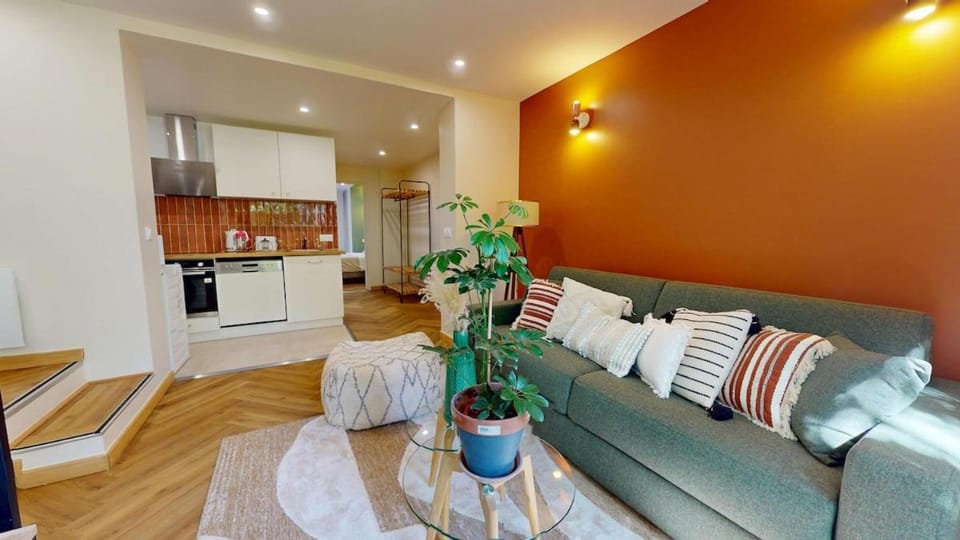 Kitchen or kitchenette, Living room, dishwasher, oven, stove