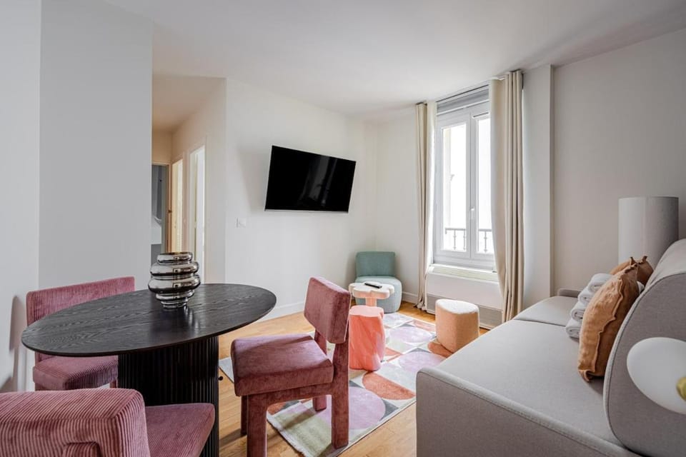 Cosy ArcdeTriomphe 4people ChampsElysée Apartment in Paris