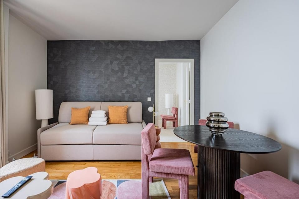 Cosy ArcdeTriomphe 4people ChampsElysée Apartment in Paris