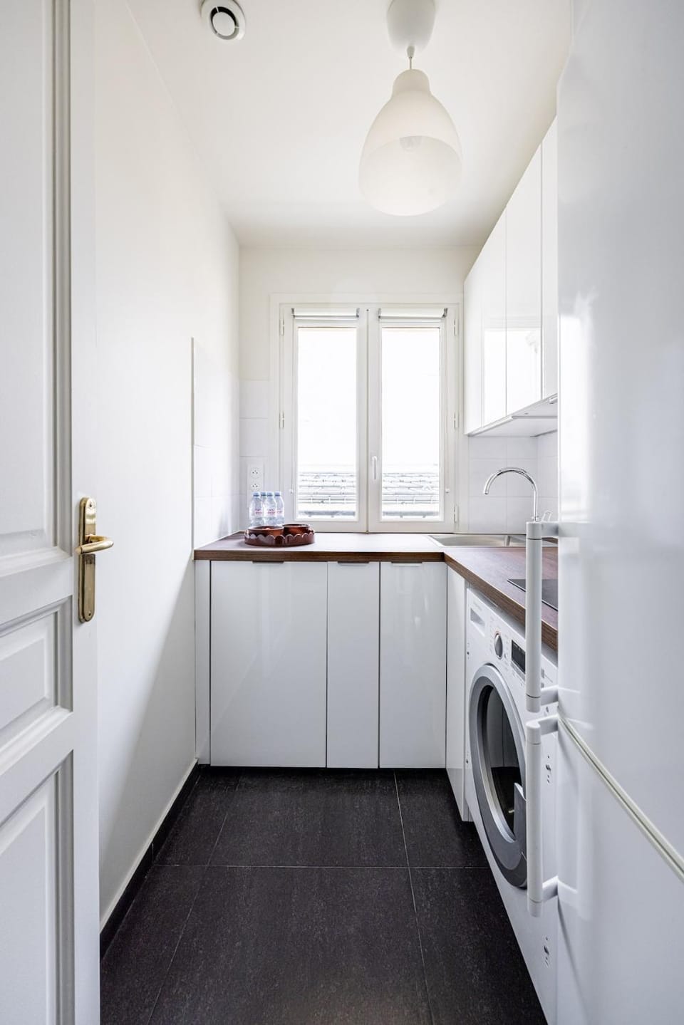 Beautiful ArcdeTriomphe 4people ChampsElysée Apartment in Paris
