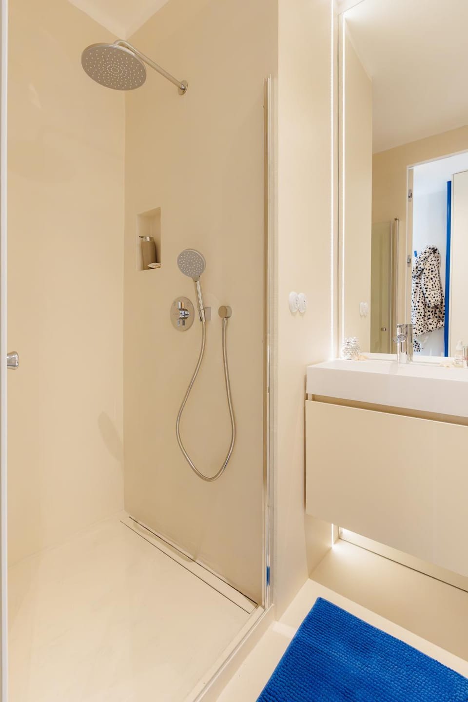 Shower, Bathroom, towels