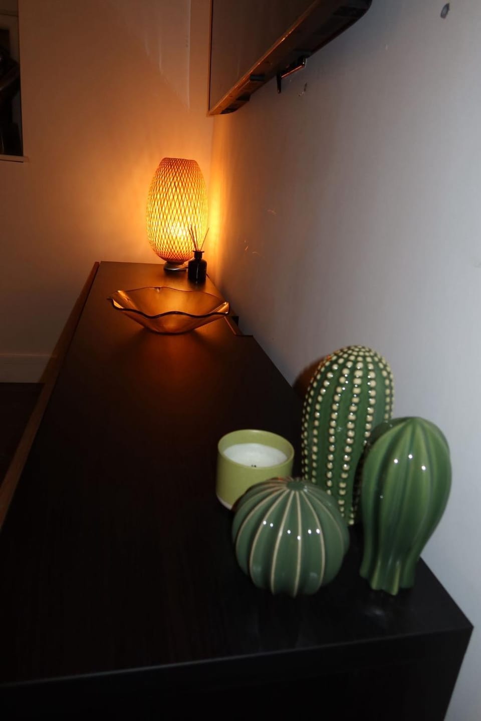 Stunning Modern 2 bed, 2 bath apartment with parking space Apartment in Croydon
