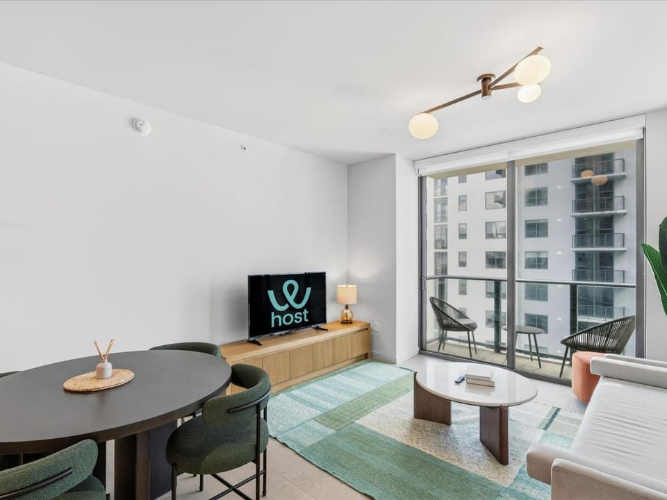 TV and multimedia, Living room, Seating area, Dining area