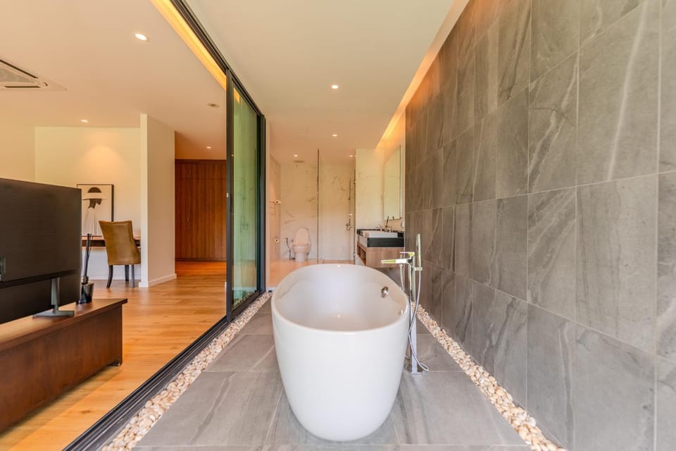 Niva Villa - Modern Private Pool with & Lake View near Phuket Town Villa in Phuket