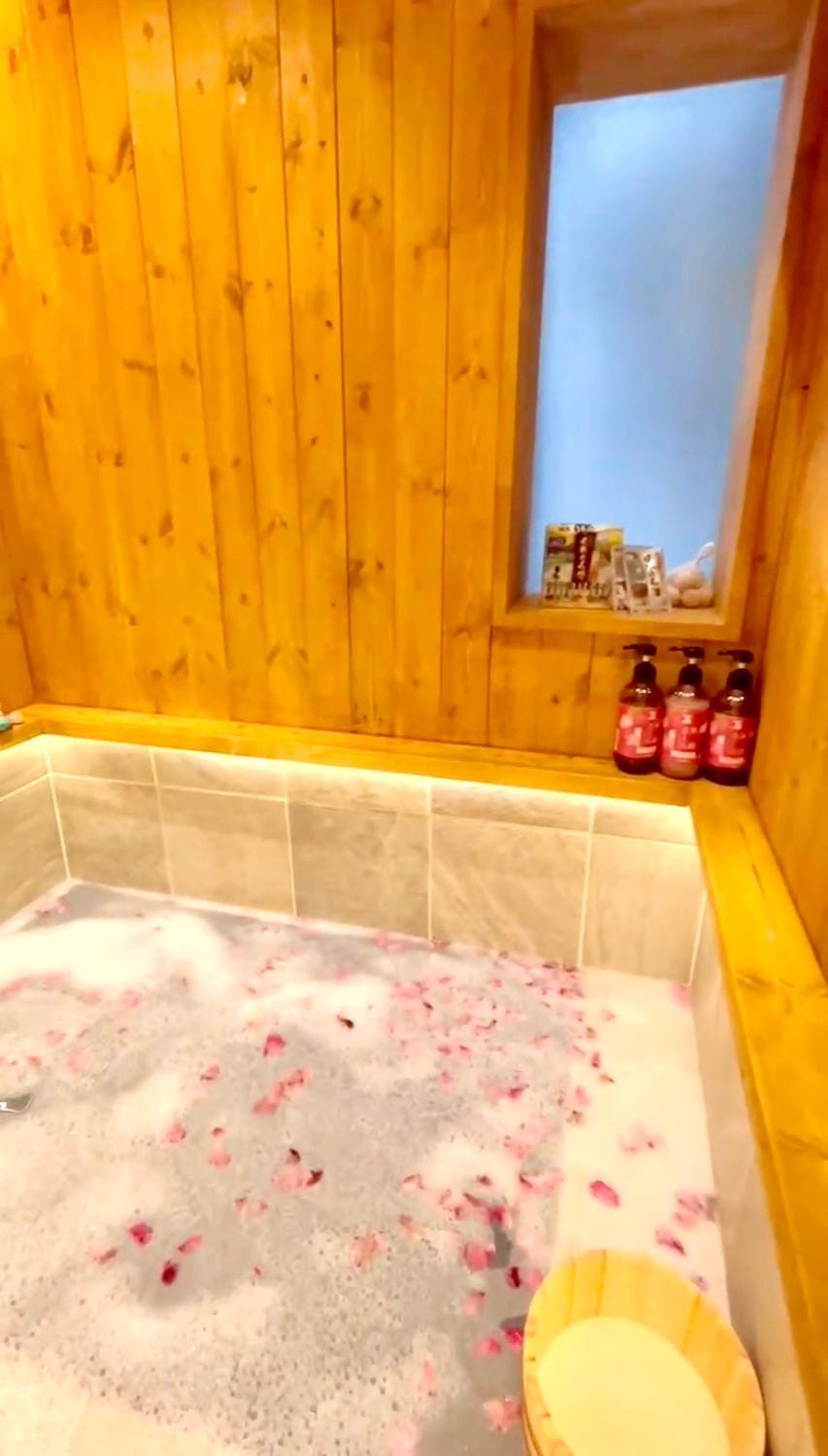 Hot Spring Bath, Sauna