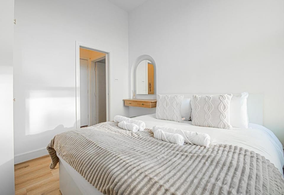 Bright Modern 2 Bed 2 Bath Apartment Paddington Apartment in City of Westminster
