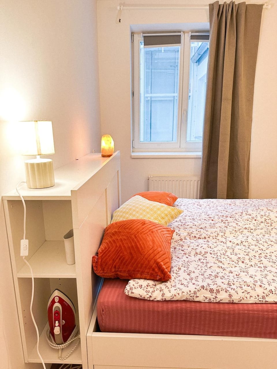 Bed, Bedroom, flat iron