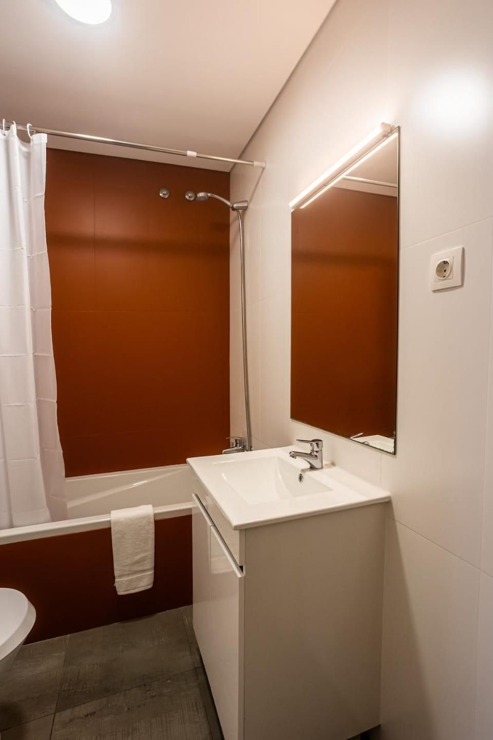 Bathroom, Internal: Not applicable to any particular room