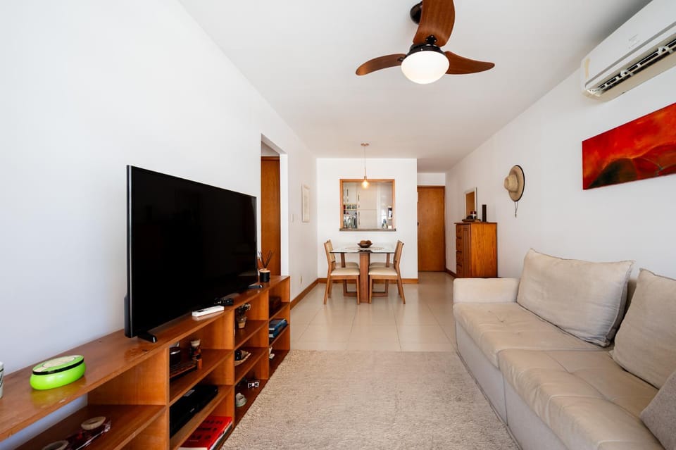 TV and multimedia, Living room, Seating area, air conditioner