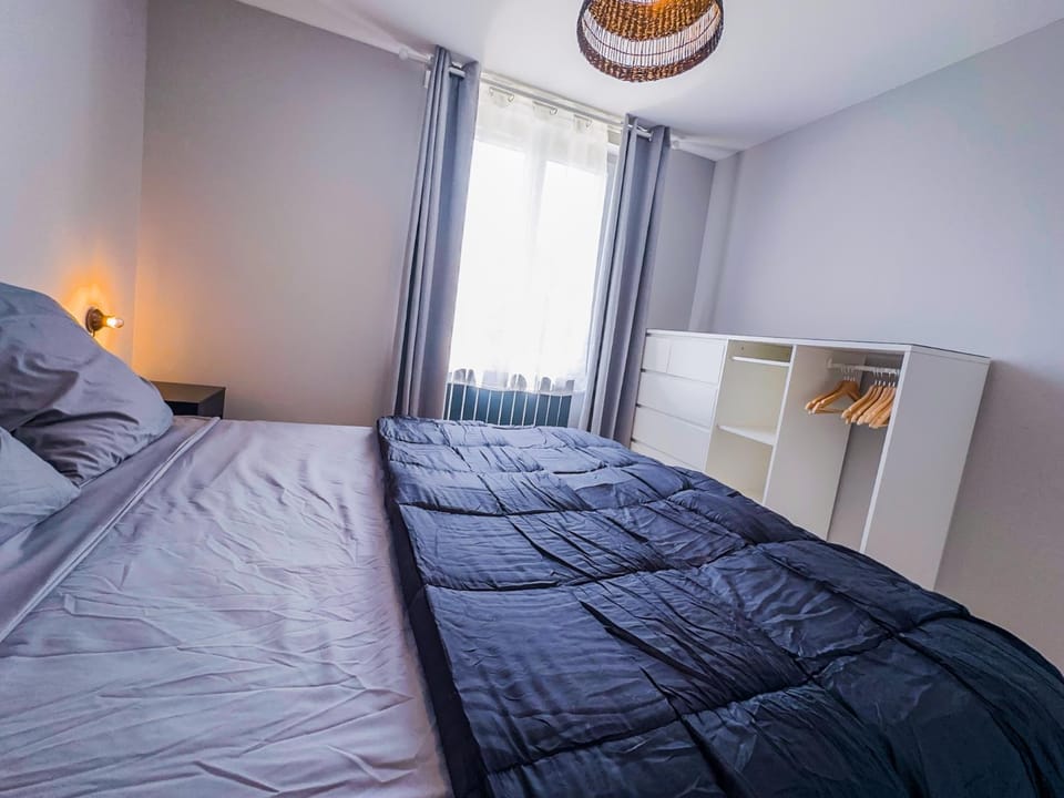 Bed, Photo of the whole room, Bedroom, wardrobe