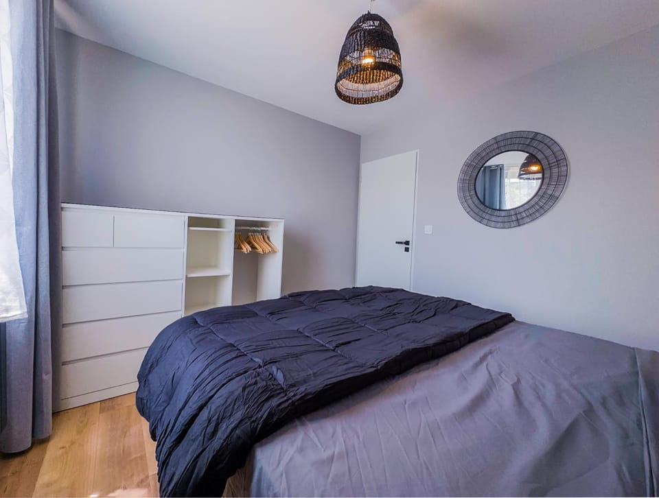 Bed, Photo of the whole room, Bedroom, wardrobe