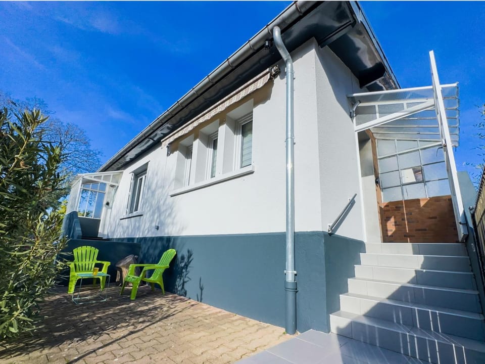 Property building, Patio, Facade/entrance