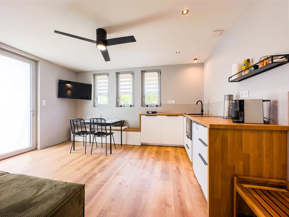 TV and multimedia, Kitchen or kitchenette, Meals, kitchen