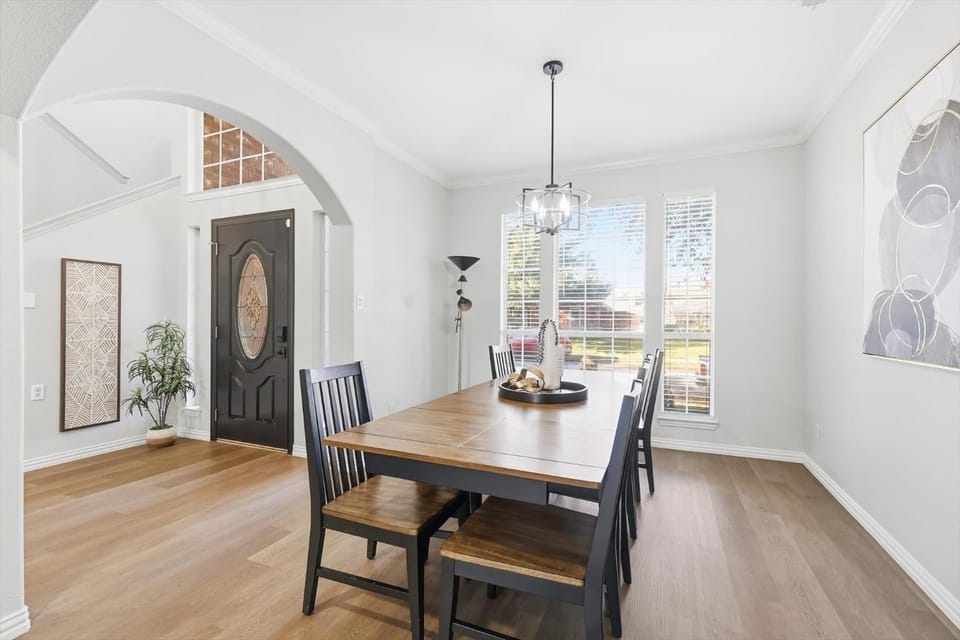 Luxury Backyard Pool & Patio Oasis 4-BD House in Lewisville