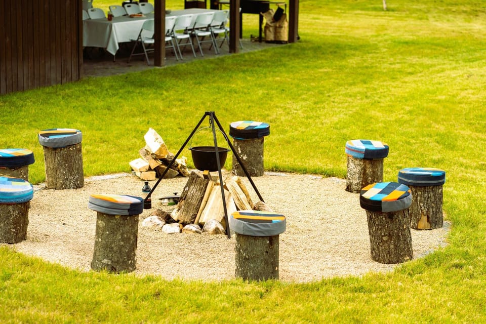 Property building, Day, Natural landscape, BBQ facilities, Garden, Balcony/Terrace, Garden view, fireplace