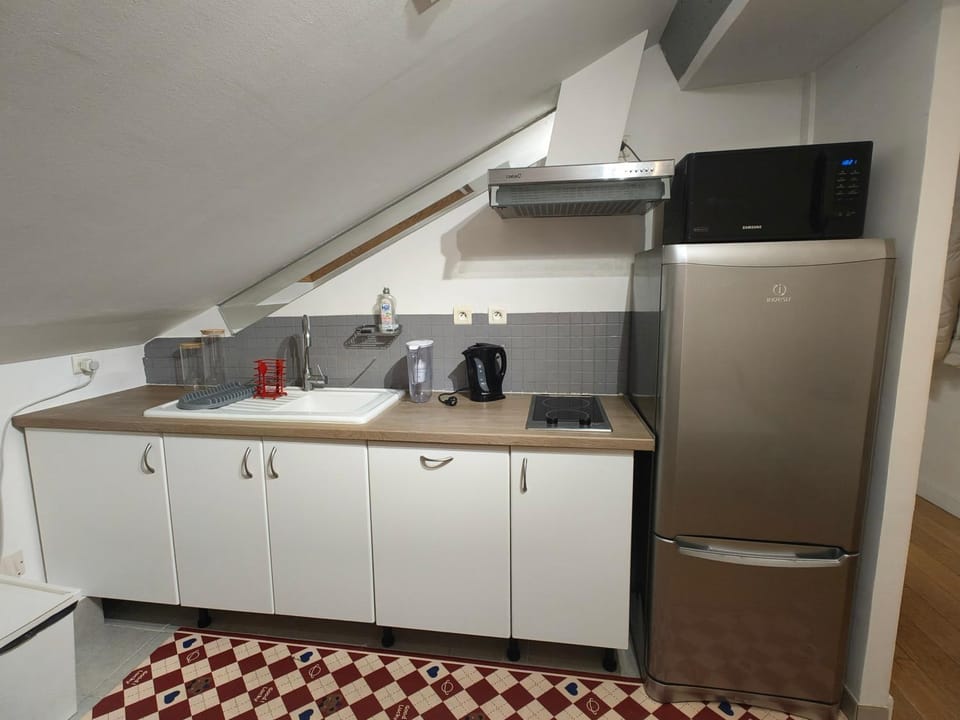 Kitchen or kitchenette