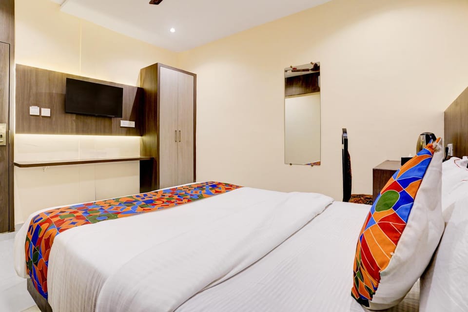 Communal lounge/ TV room, Bed, TV and multimedia, Photo of the whole room, Evening entertainment, wardrobe, air conditioner