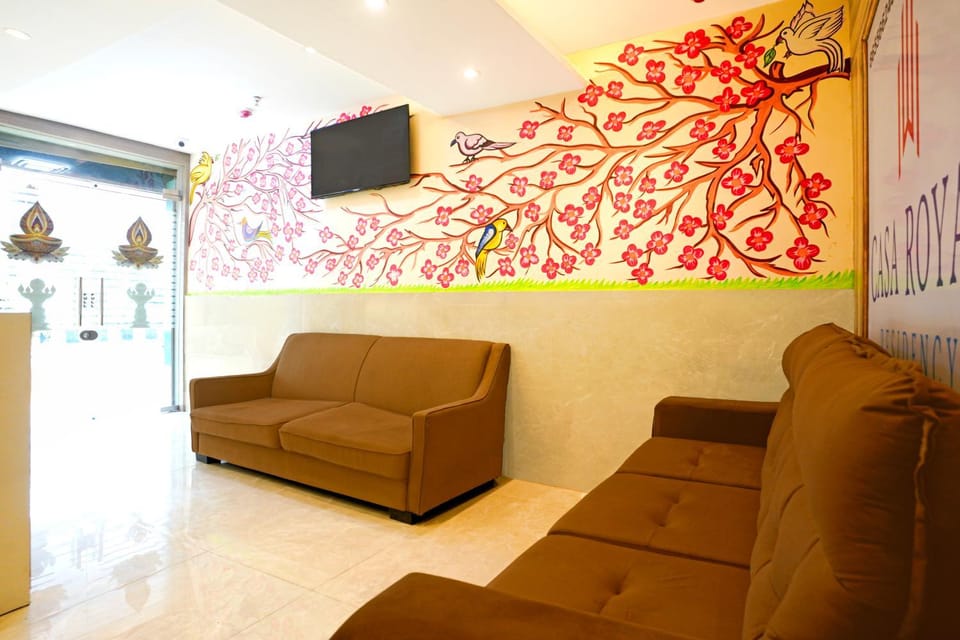 Communal lounge/ TV room, TV and multimedia, Living room, Seating area, Evening entertainment