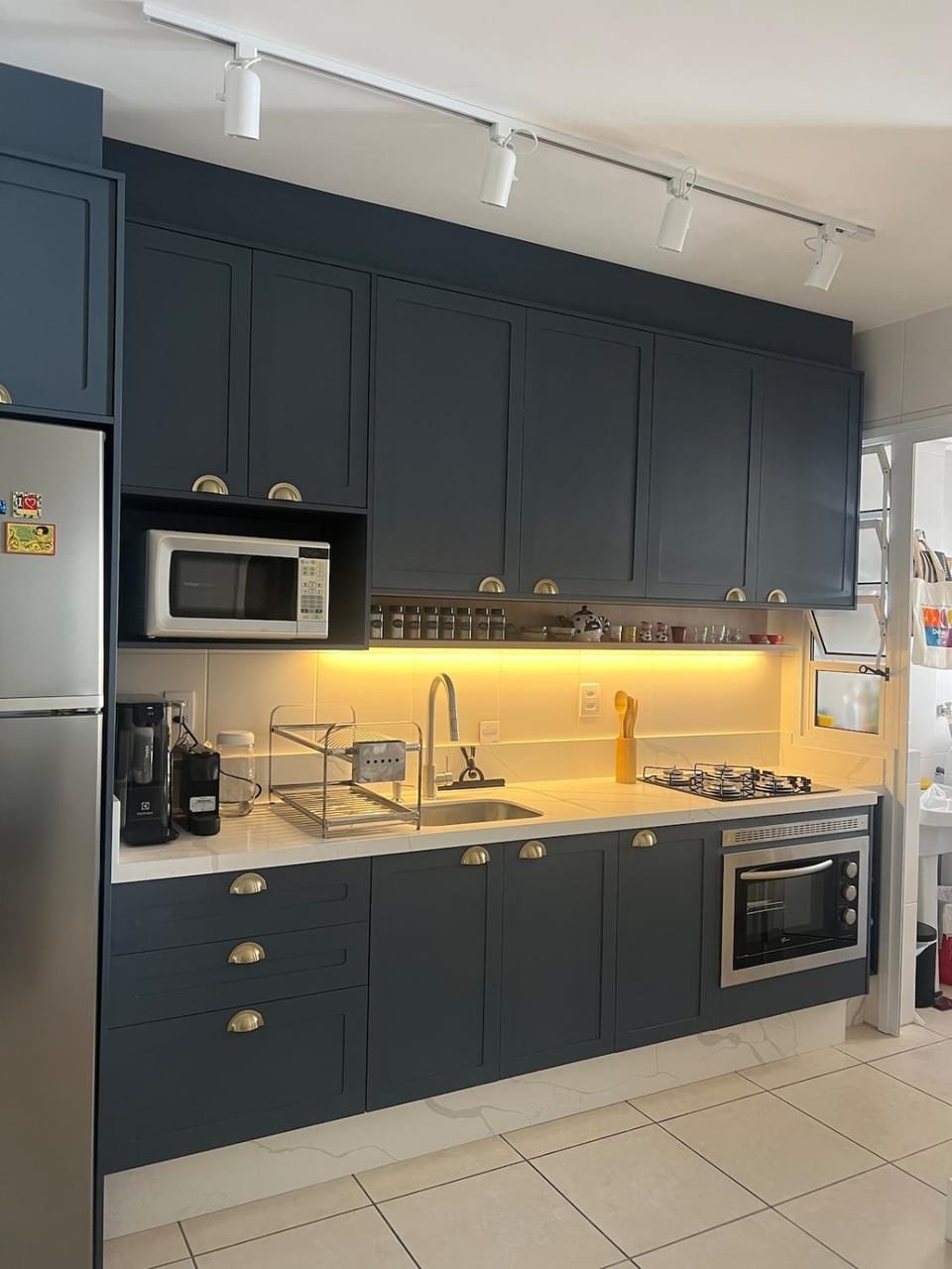 microwave, oven, stove, kitchen